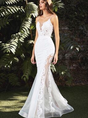 Spaghetti-Strap White Lace Mermaid Wedding Dress